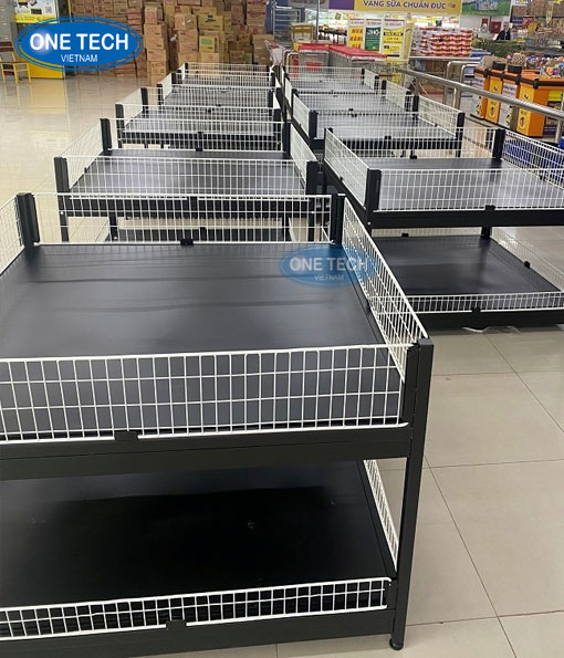 Kệ vuông siêu thị 2 tầng chất lượng cao tại One Tech Kệ vuông siêu thị 2 tầng màu trắng trưng bày hàng hóa tại cửa hàng tiện lợi