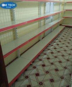 Bức ảnh ghi lại mẫu kệ đơn lưng lưới chuyên dụng cho siêu thị, cao 150cm và dài 120cm