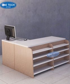 Bàn thu ngân bằng gỗ công nghiệp, mặt đá trơn bóng, thiết kế hiện đại, phù hợp cho siêu thị và cửa hàng bán lẻ