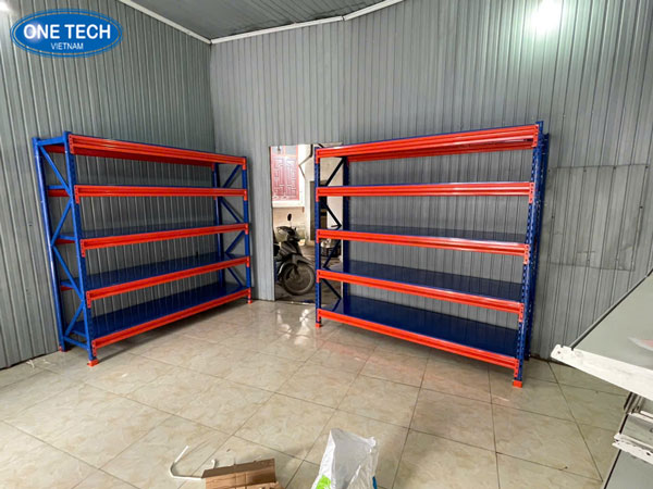 Kệ trung tải 5 tầng bằng sắt sơn tĩnh điện, chịu lực tốt, phù hợp cho kho hàng One Tech