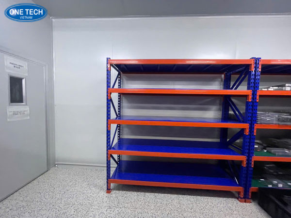 Hình ảnh kệ trung tải 5 tầng màu xanh cam, thiết kế chắc chắn, phù hợp cho kho hàng vừa và nhỏ