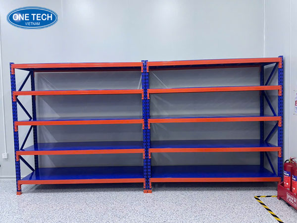 Kệ trung tải 5 tầng bằng thép sơn tĩnh điện, tải trọng mỗi tầng 200-300kg, dùng cho kho chứa hàng hóa vừa và nhỏ