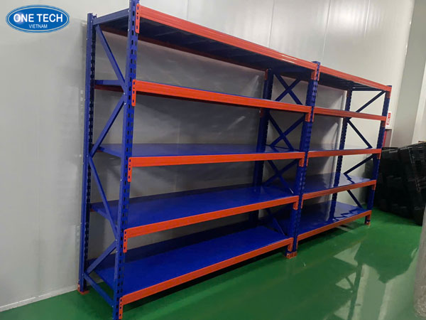 Kệ trung tải 5 tầng bằng thép sơn tĩnh điện, chịu tải 500kg/tầng, phù hợp nhà kho, xưởng sản xuất