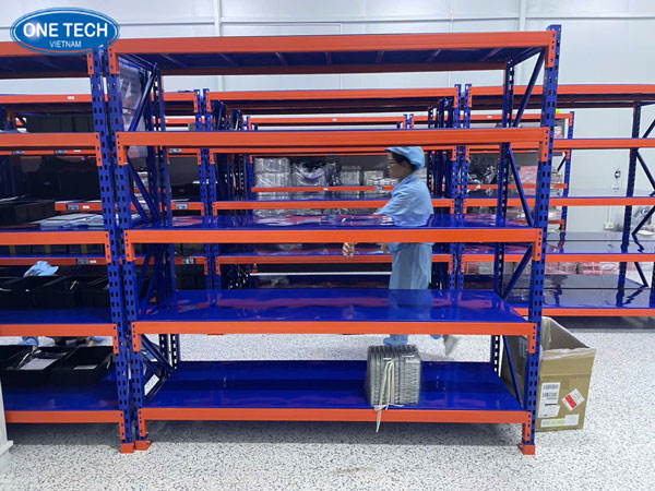 Kệ trung tải 5 tầng dùng lưu trữ hàng hóa trong kho gọn gàng và khoa học