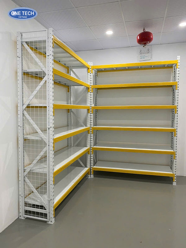 Các loại kệ trung tải 6 tầng như kệ mặt lưới, kệ mặt tôn, kệ có thanh giằng, được sử dụng phổ biến trong kho hàng và siêu thị