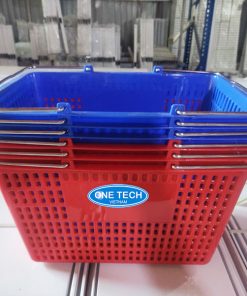 Các giỏ đựng được xếp chồng gọn gàng