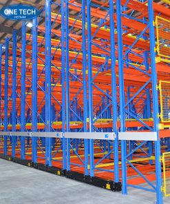 Kệ di động điều khiển bằng tay quay giúp di chuyển các dãy kệ nhanh chóng và an toàn