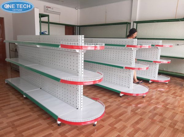 Kệ đôi tôn đục lỗ 3 tầng với đầu kệ bán nguyệt đẹp mắt