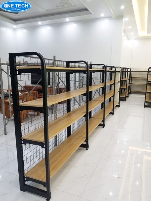 Kệ có 4 tầng để bày sản phẩm