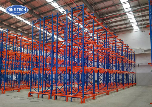 Kệ Double Deep để pallet trong kho hàng công nghiệp Kệ Double Deep công nghiệp để pallet giúp tối ưu không gian lưu trữ trong kho hàng