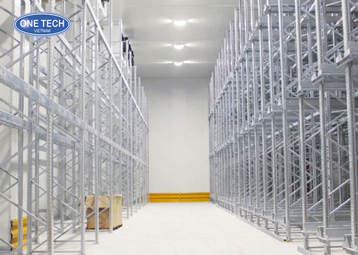 Kệ Drive In tải trọng cao trong kho công nghiệp Kệ Drive In trong kho công nghiệp giúp tối ưu không gian lưu trữ pallet
