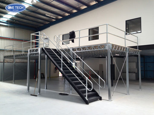 Kệ sàn Mezzanine được sử dụng để tạo văn phòng tầng lửng trong nhà xưởng