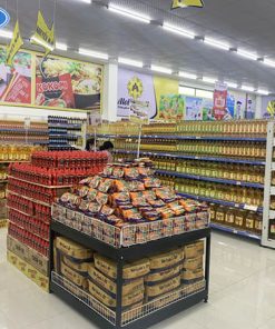 Bày hàng bằng kệ hình vuông 2 tầng
