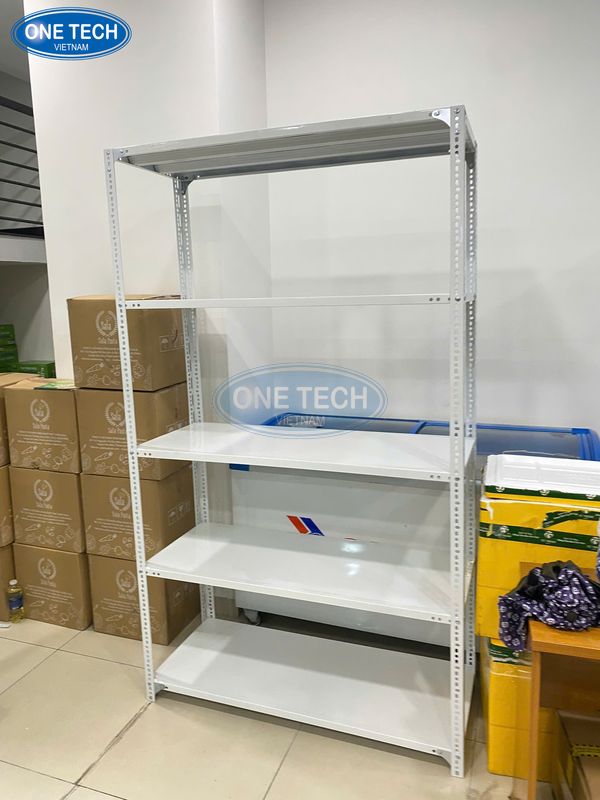 Kệ sắt để hàng tại Afood được one tech thực hiện