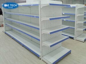 Kệ trưng bày sữa nhiều tầng, thiết kế chắc chắn giúp sắp xếp sản phẩm gọn gàng, thu hút khách hàng.