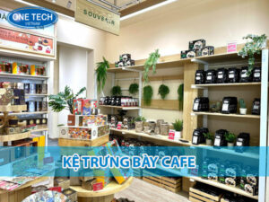 Kệ trưng bày cafe thiết kế hiện đại, giúp sắp xếp sản phẩm gọn gàng và thu hút khách hàng.