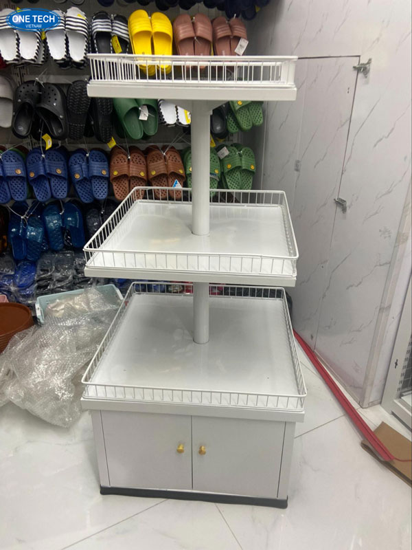 Kệ quảng cáo sữa nổi bật tại siêu thị thu hút khách hàng Kệ quảng cáo sữa với thiết kế bắt mắt, trưng bày sản phẩm sữa tại siêu thị