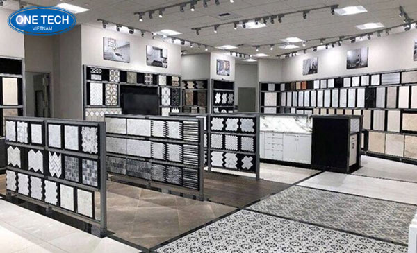 Lưu ý quan trọng khi chọn kệ trưng bày gạch ốp lát cho showroom Kệ trưng bày gạch ốp lát đa tầng bằng sắt trong showroom hiện đại