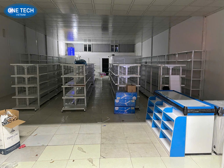 Cấu tạo bàn thu ngân chuyên dụng cho siêu thị và cửa hàng tiện lợi Bàn thu ngân có ngăn kéo, mặt bàn inox và hệ thống khay tiền – cấu tạo tiêu chuẩn cho siêu thị