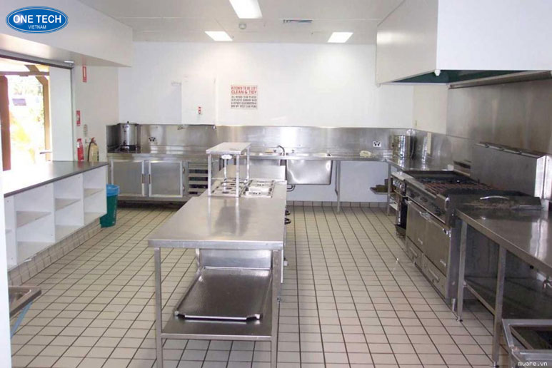 Kinh doanh thiết bị nhà bếp và đồ gia dụng nông thôn – Hướng đi làm giàu bền vững Gian hàng trưng bày đồ nhựa, đồ inox và thiết bị nhà bếp tại vùng nông thôn – cơ hội kinh doanh sinh lời cao