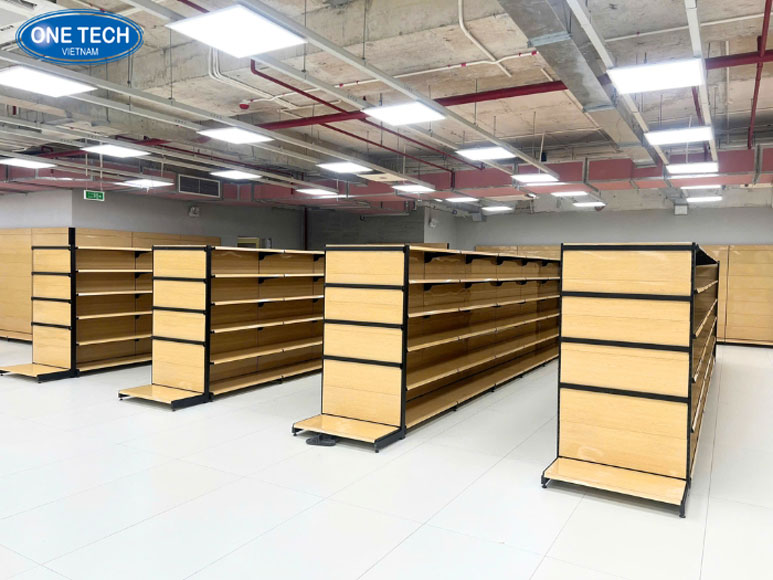 Kệ sắt trưng bày bền bỉ, tối ưu không gian – Chất lượng từ One Tech Kệ sắt trưng bày đa năng One Tech – Thiết kế mạnh mẽ, phù hợp cho không gian bán hàng nhỏ đến lớn