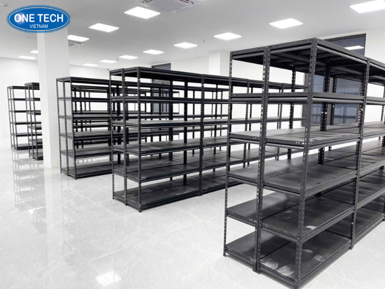 Kệ trưng bày bằng sắt chắc chắn, dễ dàng lắp đặt – Lựa chọn hoàn hảo từ One Tech Kệ sắt trưng bày One Tech – Thiết kế đơn giản, tiện dụng, phù hợp cho mọi không gian bán lẻ và siêu thị