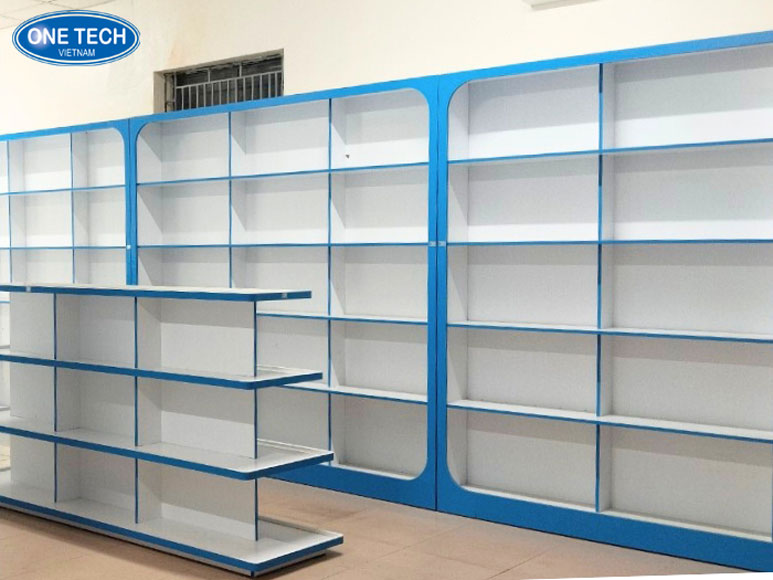 Kệ trưng bày sản phẩm gỗ One Tech - Tăng giá trị sản phẩm trong không gian cửa hàng Kệ trưng bày sản phẩm bằng gỗ One Tech – Lựa chọn lý tưởng để nâng cao thẩm mỹ cho cửa hàng và dễ dàng sắp xếp sản phẩm