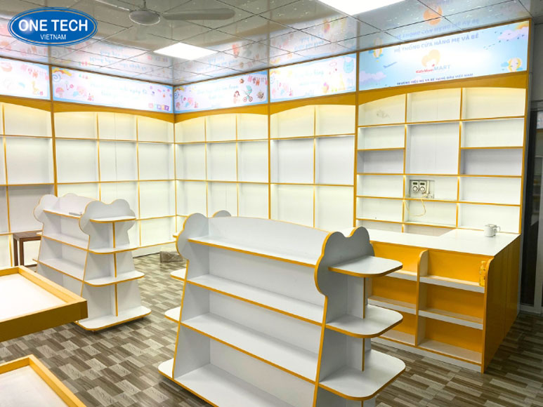 Kệ trưng bày sản phẩm bằng gỗ tại One Tech – Giải pháp tối ưu cho không gian bán lẻ Kệ trưng bày gỗ One Tech – Tạo điểm nhấn cho sản phẩm và nâng cao giá trị cửa hàng