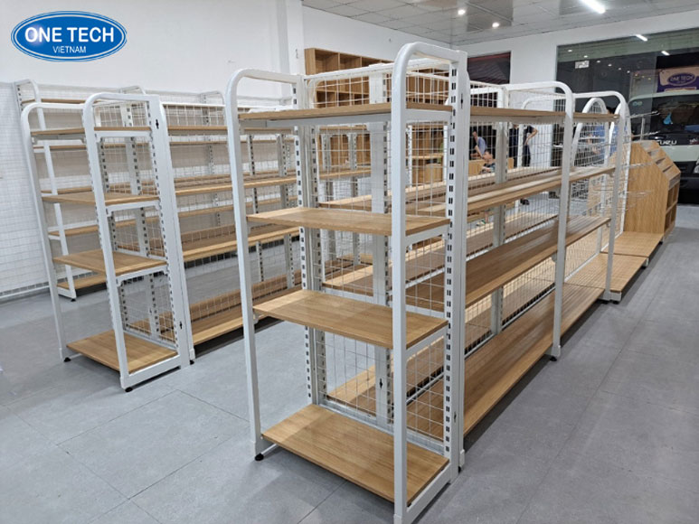 Kệ trưng bày gỗ One Tech – Tạo không gian trưng bày chuyên nghiệp và ấn tượng Kệ trưng bày bằng gỗ từ One Tech – Giải pháp hoàn hảo cho việc sắp xếp sản phẩm một cách thẩm mỹ và tiện dụng