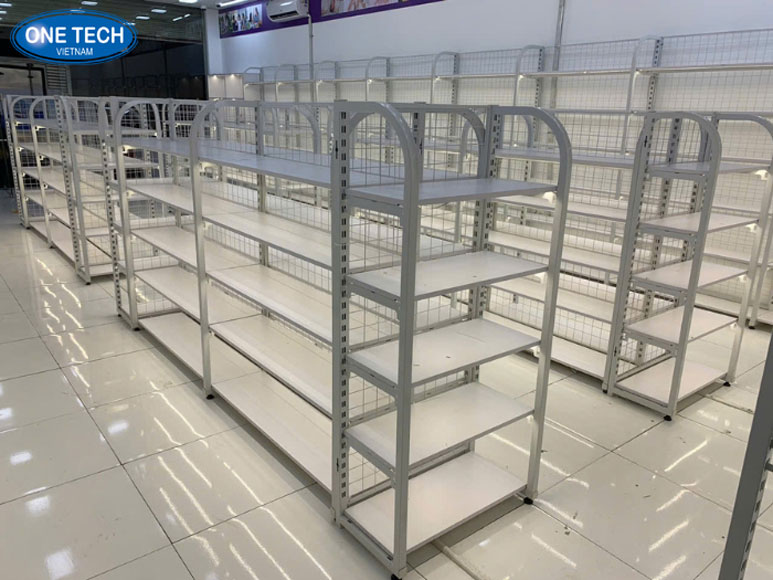 Kệ sắt trưng bày sản phẩm chất lượng cao – Giải pháp tối ưu từ One Tech Hệ thống kệ sắt trưng bày hàng hóa tại One Tech với kết cấu vững chắc, thiết kế linh hoạt cho mọi không gian