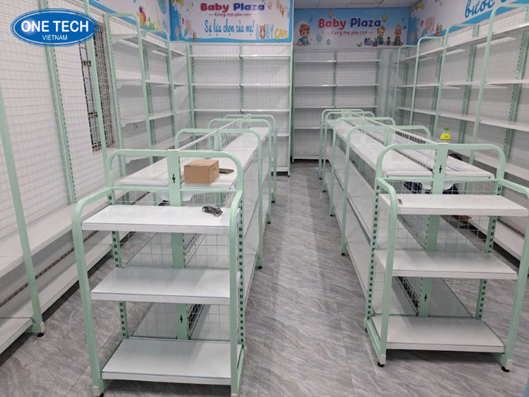 Kệ trưng bày hàng hóa bằng sắt – Giải pháp trưng bày tối ưu từ One Tech Kệ sắt trưng bày One Tech thiết kế đơn giản, chịu tải tốt, phù hợp với mô hình cửa hàng hiện đại
