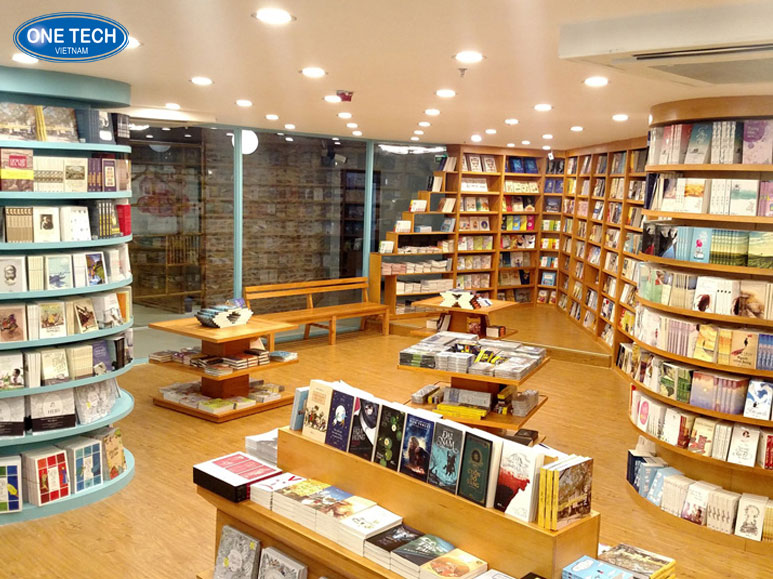 Xếp sách trưng bày theo lịch sử phát hành - Phân loại và sắp xếp khoa học Xếp sách theo thứ tự lịch sử phát hành, từ sách cũ đến sách mới trên kệ trưng bày