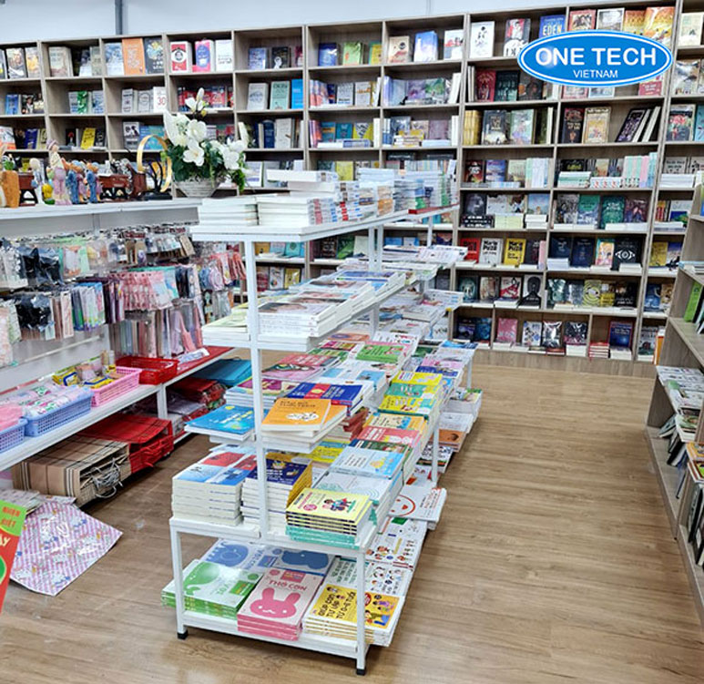 Xếp sách theo màu sắc bìa - Cách trưng bày sách đẹp mắt và khoa học Xếp sách theo màu sắc bìa trên kệ trưng bày giúp tạo điểm nhấn bắt mắt và thu hút người xem
