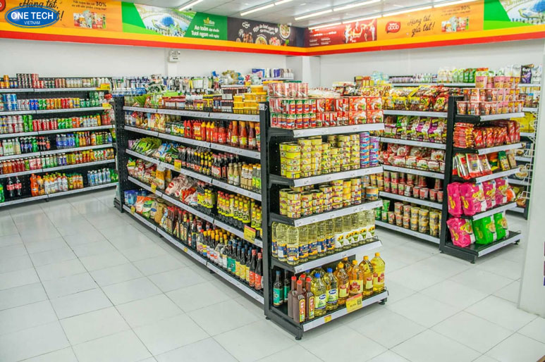 Sắp xếp kệ hàng tạp hóa gọn gàng, tối ưu không gian với các loại sản phẩm đa dạng