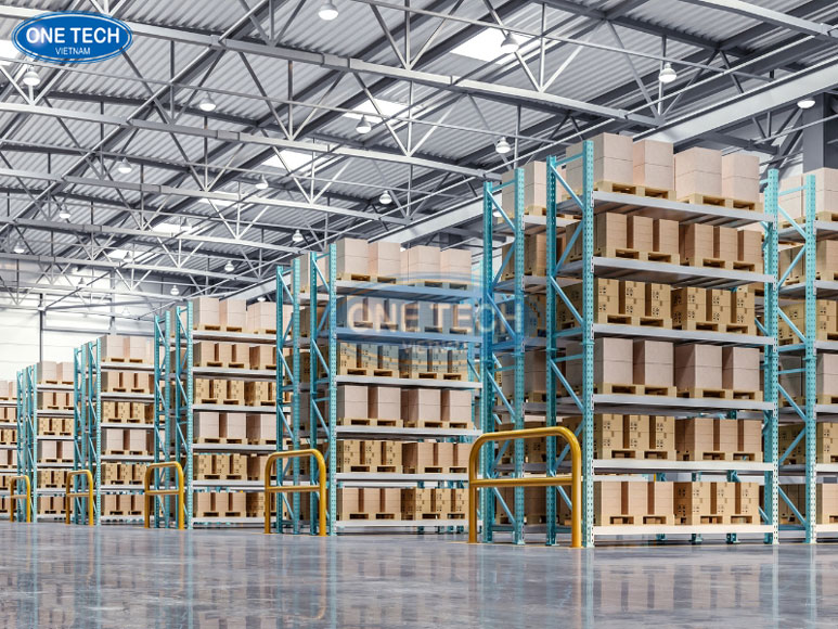 Lợi ích khi sử dụng kệ kho hàng trong lưu trữ và quản lý hàng hóa Kệ kho hàng thép lắp ráp chứa hàng hóa gọn gàng trong nhà kho hiện đại