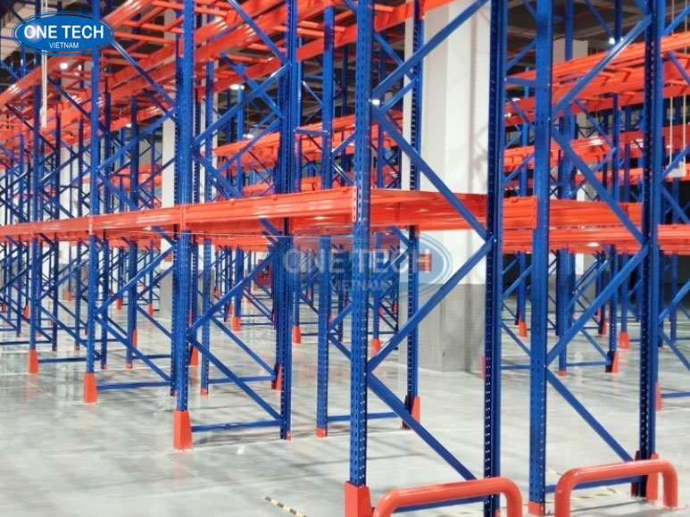 Kệ kho hàng hạng nặng chất lượng cao, chắc chắn Kệ kho hàng hạng nặng được thiết kế để chịu tải trọng lớn, phù hợp cho kho công nghiệp