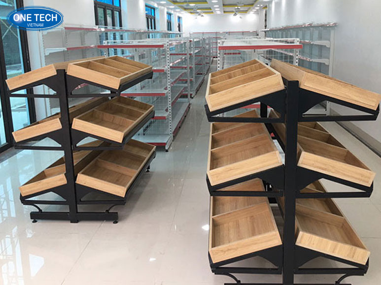 Kệ rau củ quả đôi 3 tầng khay gỗ khung sắt bền đẹp Kệ trưng bày rau củ quả 3 tầng với khay gỗ tự nhiên và khung sắt chắc chắn, phù hợp siêu thị và cửa hàng nông sản