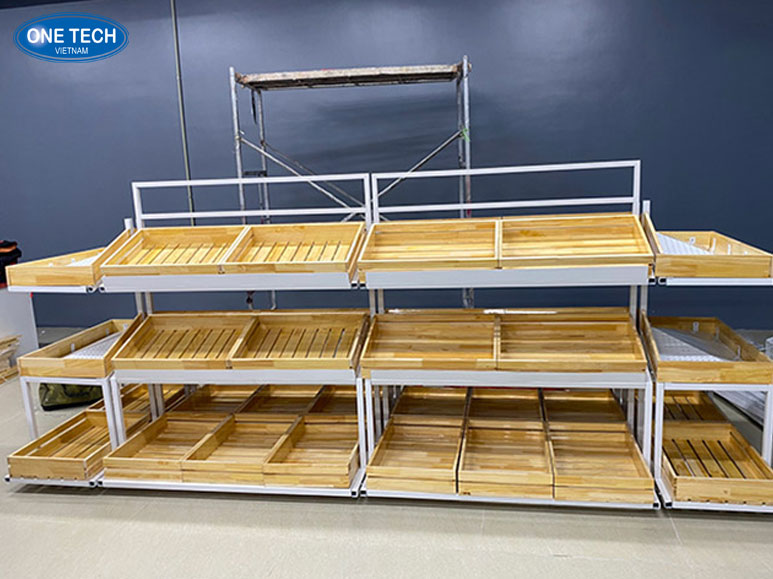 Kệ rau củ quả siêu thị chất lượng cao tại One Tech Kệ rau củ quả siêu thị bền đẹp, tiện lợi từ One Tech giúp bảo quản và trưng bày sản phẩm tươi ngon
