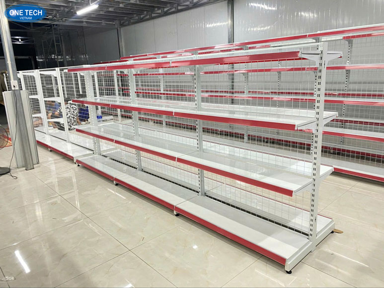 Kệ lưng lưới One Tech – Thiết kế thông minh cho trưng bày sản phẩm hiệu quả Kệ siêu thị lưng lưới One Tech với cấu trúc khung thép chắc chắn và mặt lưới tiện lợi giúp treo các sản phẩm đa dạng