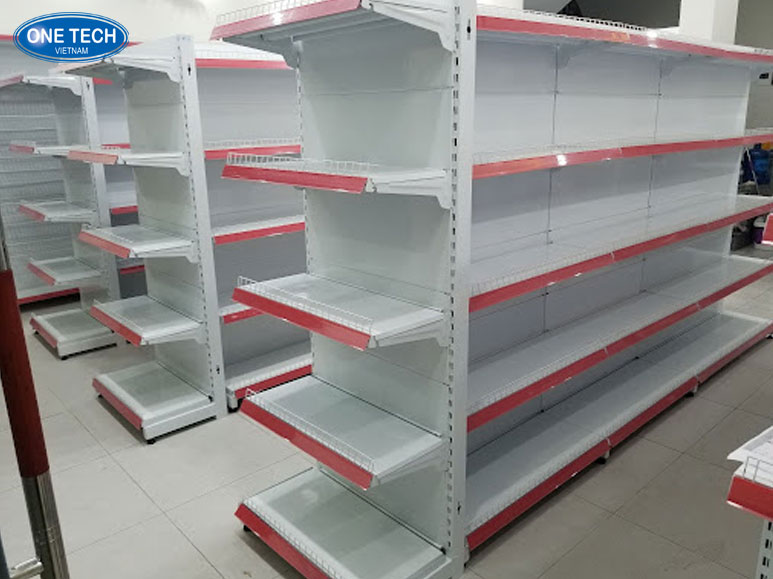 Kệ Siêu Thị Tôn Liền – Cấu Tạo và Ứng Dụng Thực Tế Hình ảnh kệ siêu thị tôn liền 5 tầng màu trắng trưng bày hàng hóa trong cửa hàng tạp hóa