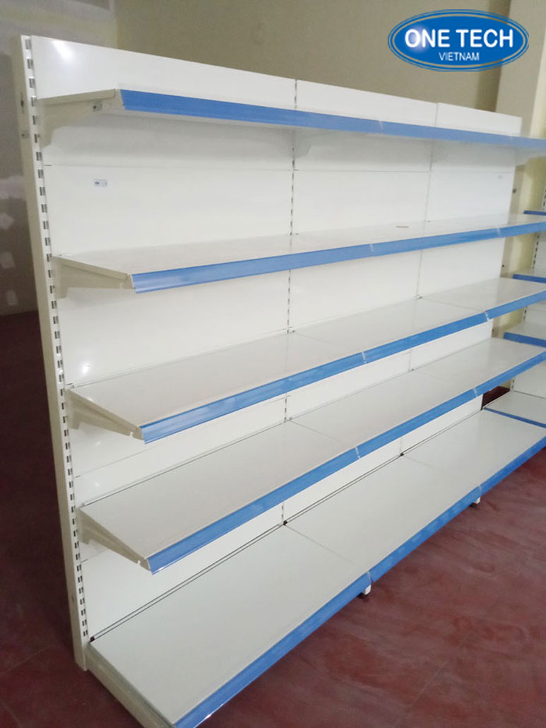 Thực tế lắp đặt kệ tôn liền One Tech tại cửa hàng siêu thị mini Kệ trưng bày tôn liền One Tech 5 tầng sử dụng trong cửa hàng bán lẻ – kiểu dáng gọn gàng, dễ bố trí