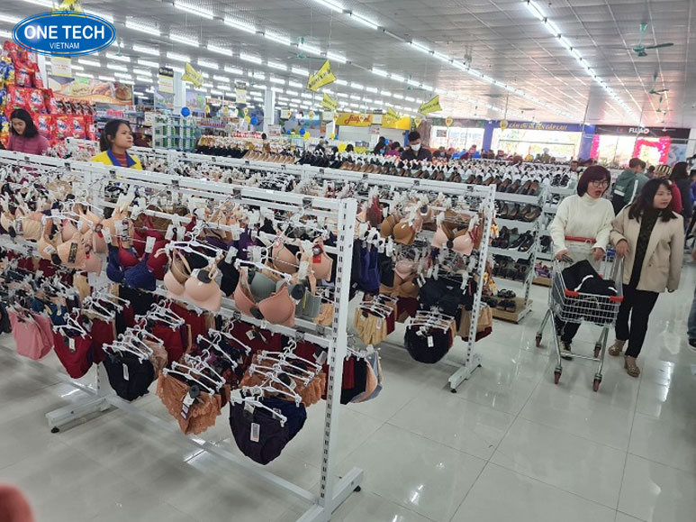 Kệ trưng bày đồ lót thời trang - Thiết kế sang trọng, tối ưu không gian Kệ trưng bày đồ lót 5 tầng chất liệu thép sơn tĩnh điện, kiểu dáng hiện đại cho cửa hàng thời trang