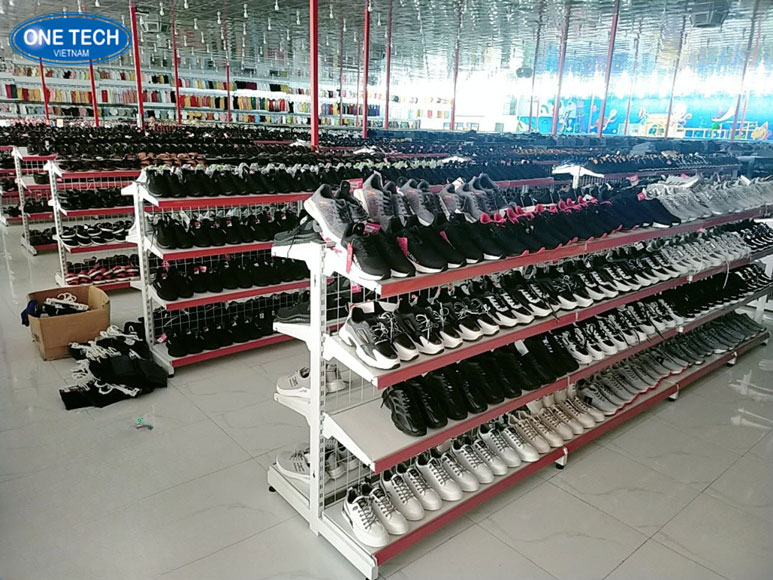 Kệ siêu thị lưng lưới trưng bày giày thể thao chuyên nghiệp Kệ siêu thị lưng lưới màu trắng 5 tầng trưng bày giày thể thao tại cửa hàng