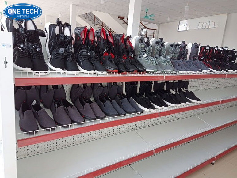 Kệ siêu thị tôn đục lỗ trưng bày giày thể thao chất lượng cao Kệ siêu thị tôn đục lỗ 5 tầng trưng bày giày thể thao, thiết kế chắc chắn, tiện lợi cho cửa hàng