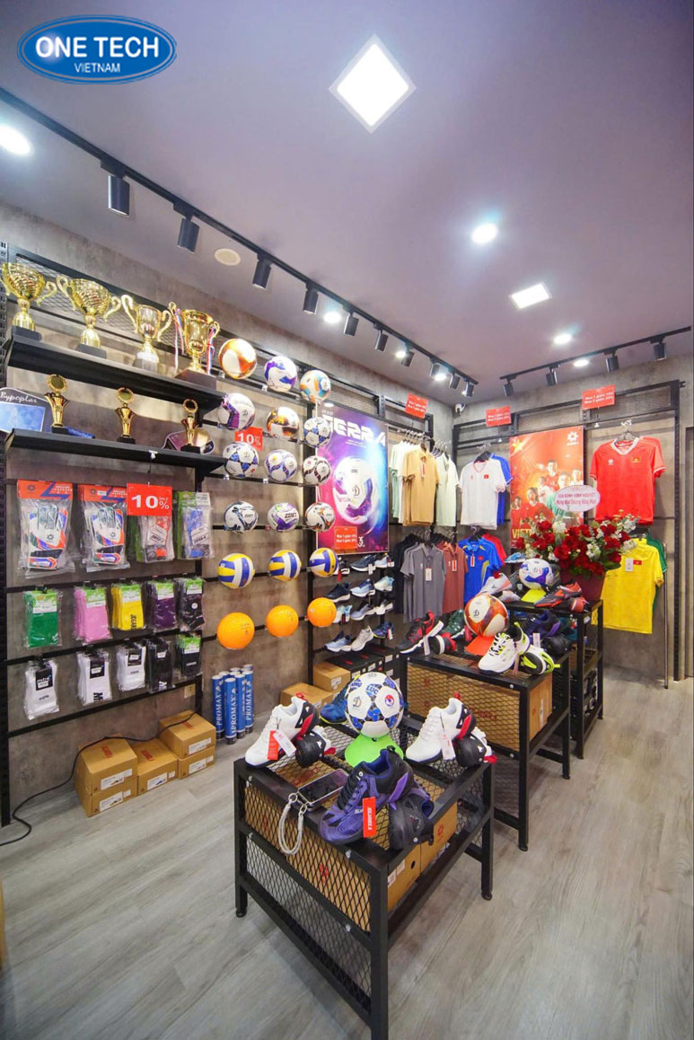 Kệ quảng cáo giữa nhà bày giày thể thao hiện đại Kệ quảng cáo đặt giữa nhà trưng bày giày thể thao với thiết kế tiện lợi và bắt mắt