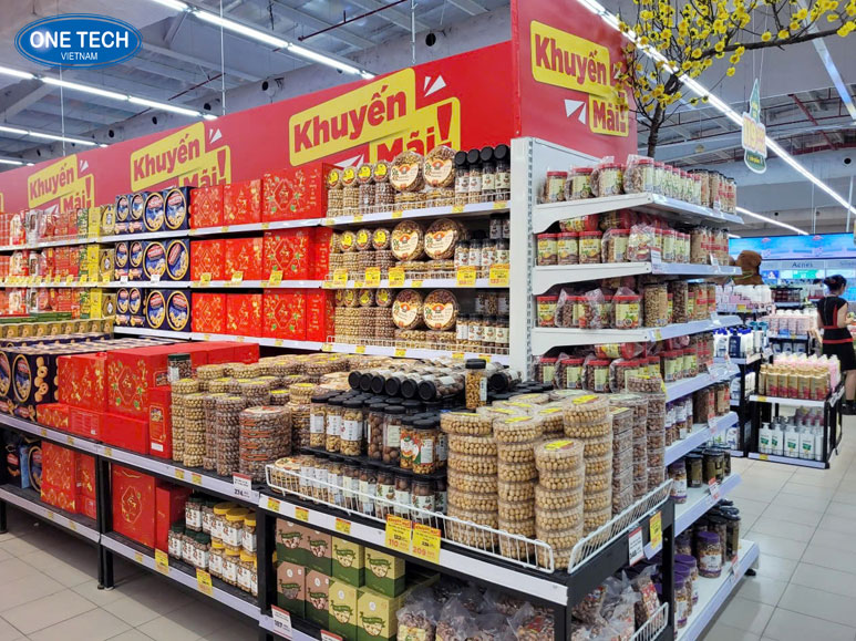 Lợi ích của kệ trưng bày giỏ quà Tết trong cửa hàng và siêu thị Kệ trưng bày giỏ quà Tết giúp tối ưu không gian và thu hút khách hàng tại siêu thị