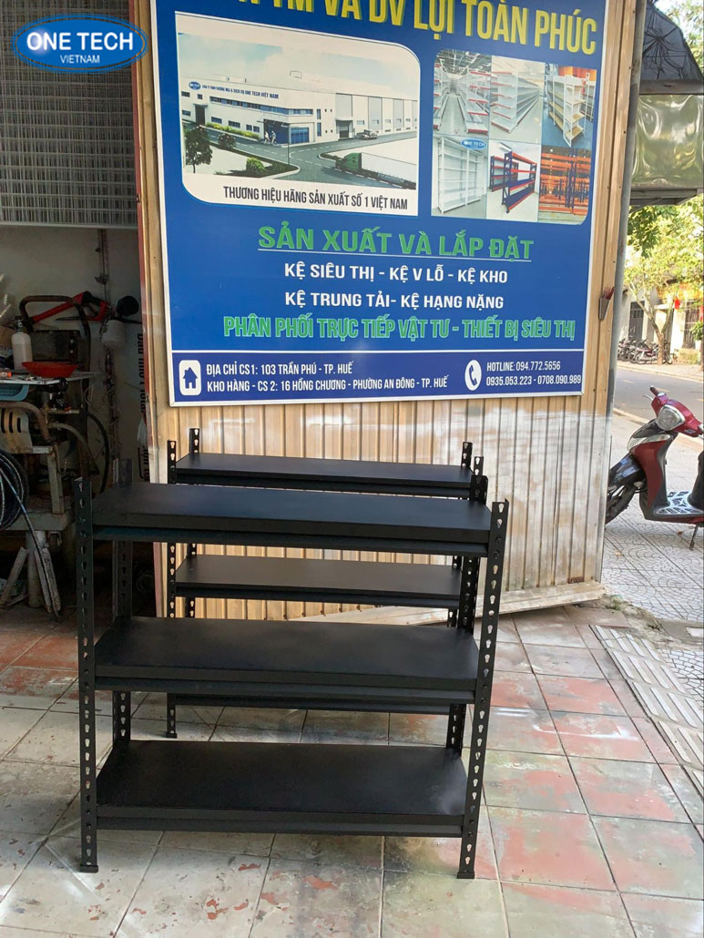 Kệ trưng bày giỏ quà Tết hiện đại và tiện nghi Kệ trưng bày giỏ quà Tết đa năng, thiết kế tinh xảo, hỗ trợ trưng bày sản phẩm một cách gọn gàng và bắt mắt trong mùa lễ hội