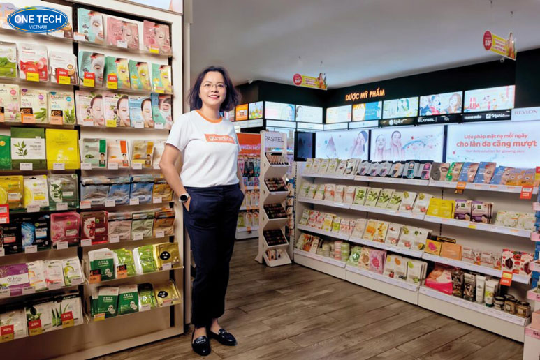 Kệ trưng bày mặt nạ dưỡng da – Kinh nghiệm lựa chọn thông minh cho cửa hàng mỹ phẩm Kệ trưng bày mặt nạ dưỡng da bằng kim loại sơn tĩnh điện, bố trí gọn gàng trong cửa hàng mỹ phẩm