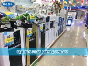 Kệ trưng bày máy lọc nước bằng sắt sơn tĩnh điện của One Tech, thiết kế 3 tầng chắc chắn, phù hợp cho cửa hàng điện máy
