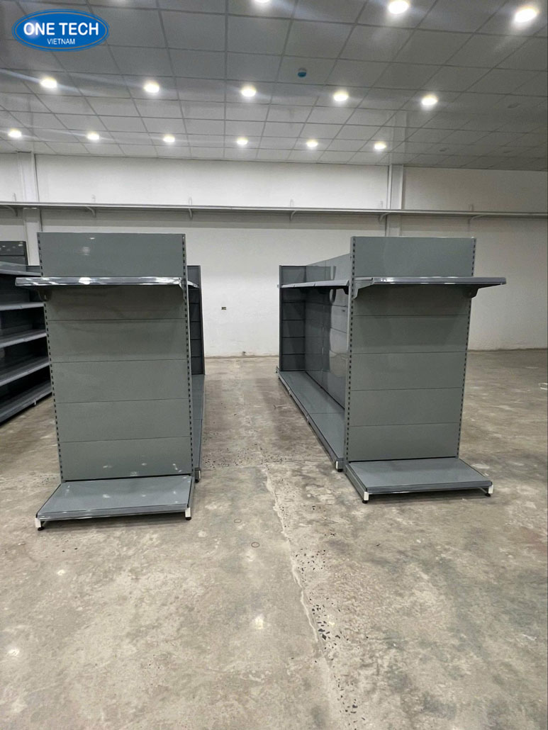 Kệ máy lọc nước lưng tôn liền chắc chắn, bền đẹp Kệ máy lọc nước bằng sắt sơn tĩnh điện, lưng tôn liền, chịu lực tốt, thiết kế phù hợp cho siêu thị và cửa hàng điện máy